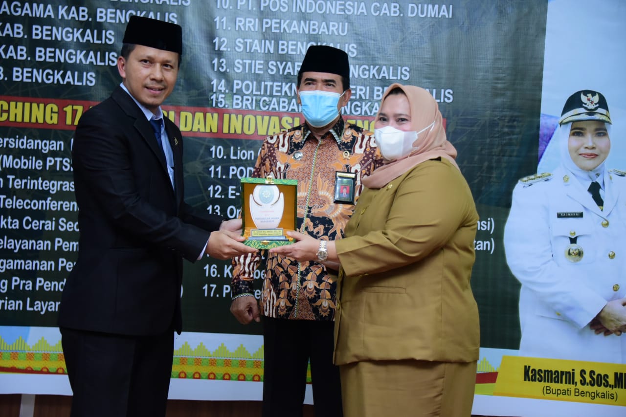 bupati-kasmarni-apresiasi-pa-bengkalis-luncurkan-17-inovasi-unggulan-2.jpg
